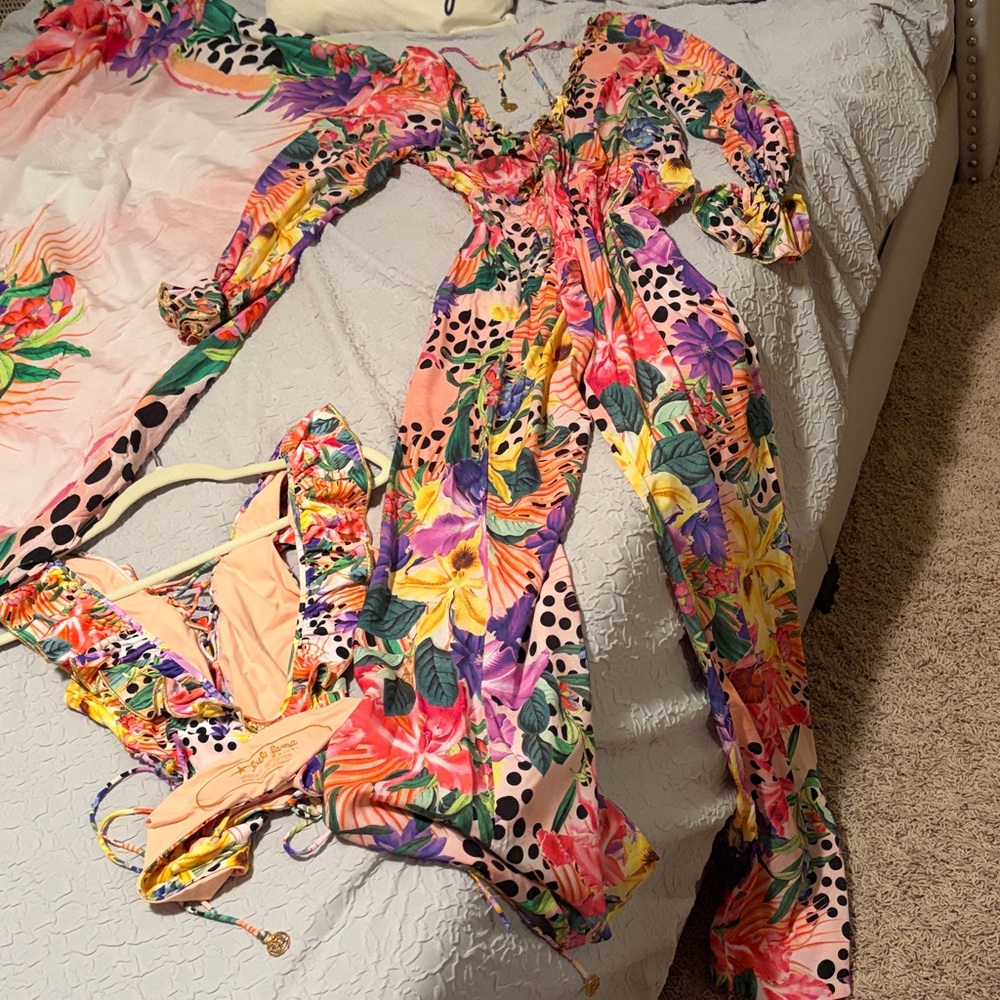 Luli Fama SHOCKING FLORALS.
Swimsuit
Pareo
Cover up
Limited print - Picture 10 of 12